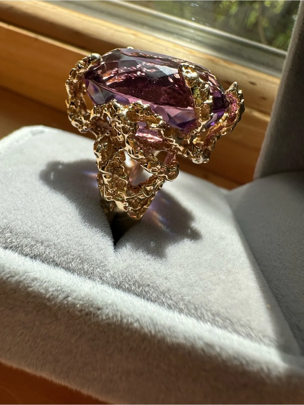 XXL Amethyst Oval set in 14K Brutalist Style Vintage Ring